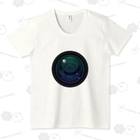 被写体を狙うカメラのレンズ