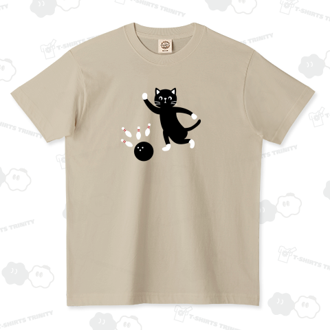 ボウリングをする黒猫くん