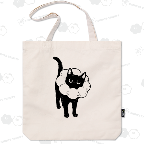 ふわふわエリザベスカラーの黒猫くん