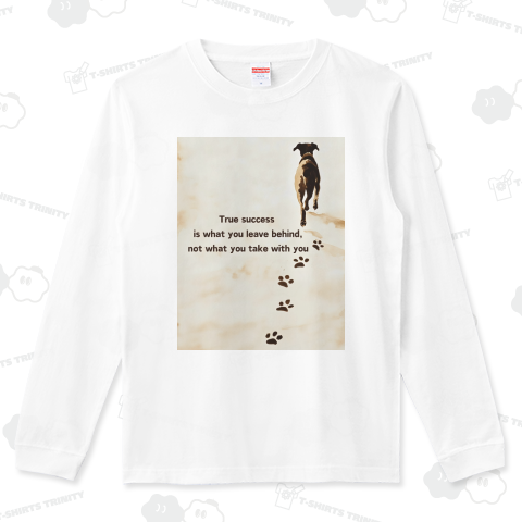 足跡を残して去る犬