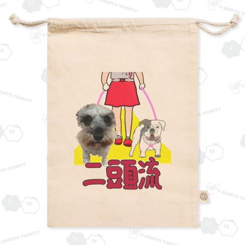 二刀流で二頭の犬を散歩させる野球女子(29歳)