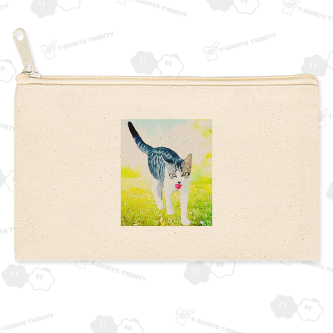 赤いボールをくわえた猫と草原。水彩風。