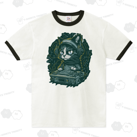 音声機材を操作する猫