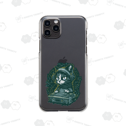 音声機材を操作する猫