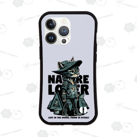 自然を愛するキャンプ猫