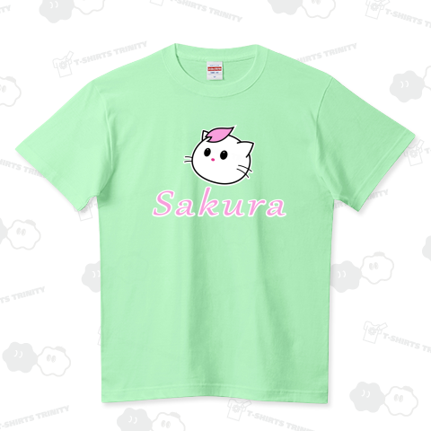 初めて桜を見る子猫