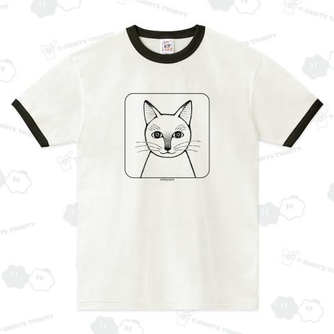 やさしい猫が見つめてくる